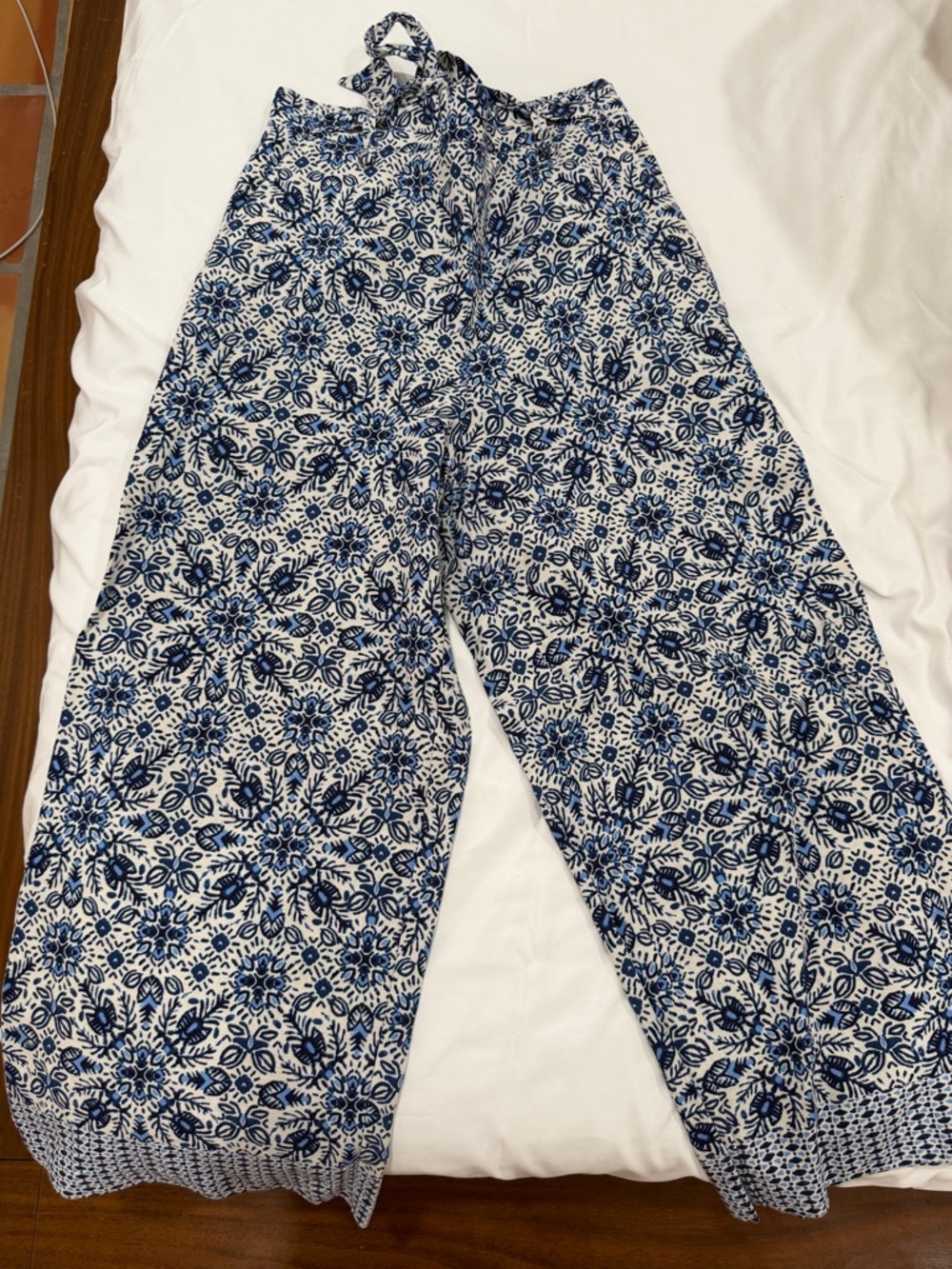 Joie Blue and White Floral pants